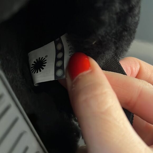 NEW UGG slippers fluffy black 7 - Picture 8 of 10